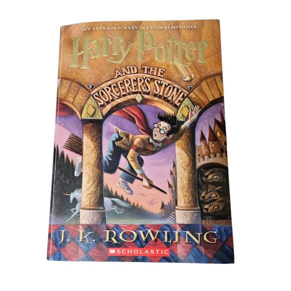 Harry Potter and the Sorcerer's Stone (Harry Potter, Book 1) Paperback - GUC!!! - Picture 1 of 3